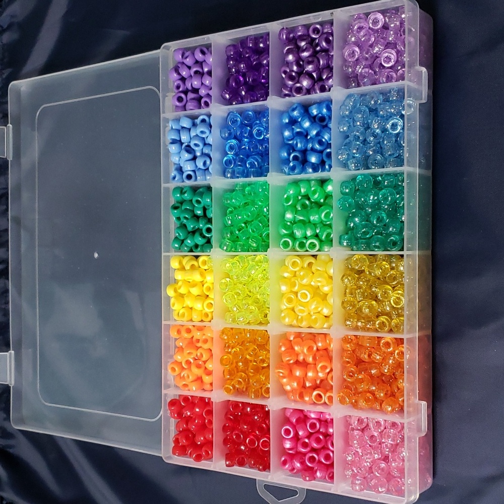 Pony plastic beads in plastic box